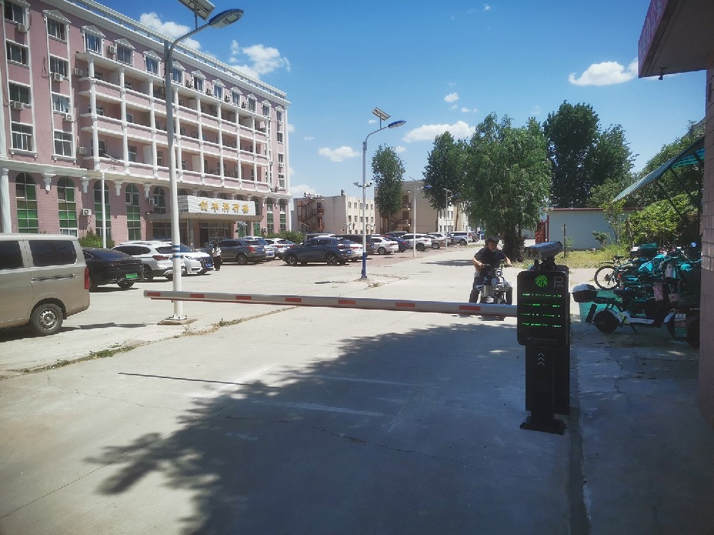 富康路某科研单位（直杆道闸+车牌识别）